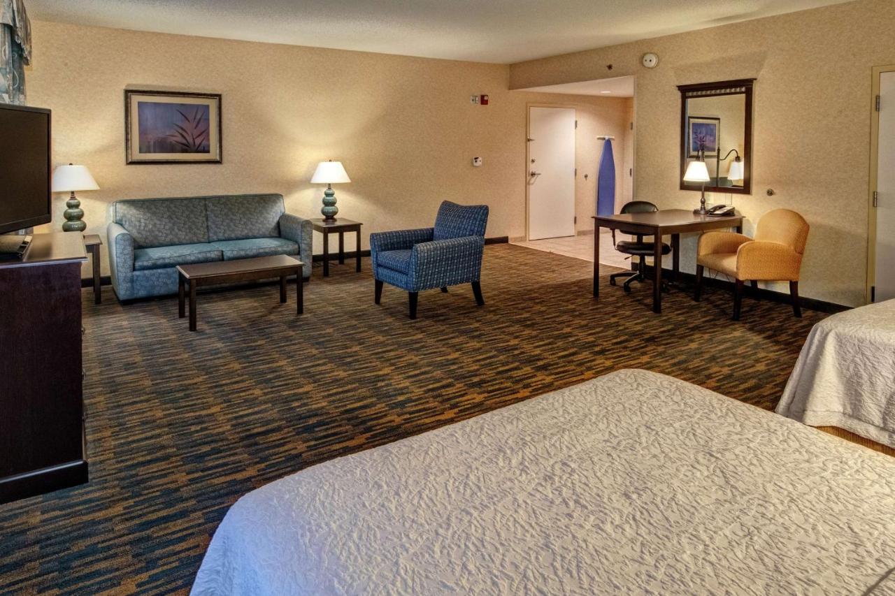 Queen Room with Two Queen Beds - Disability Access/Non-Smoking at Hampton Inn Roanoke Rapids, NC