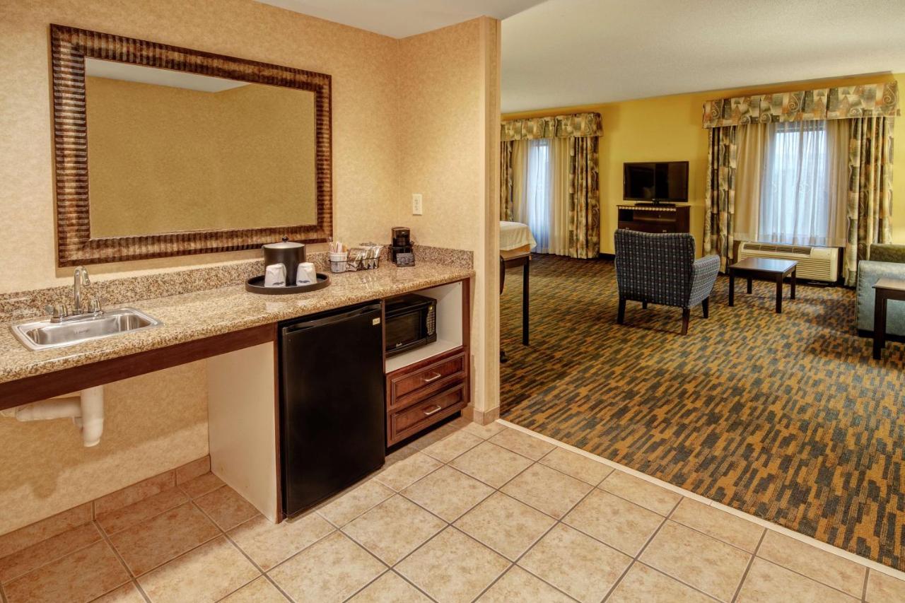 Queen Studio with Sofa Bed - Non-Smoking at Hampton Inn Roanoke Rapids, NC