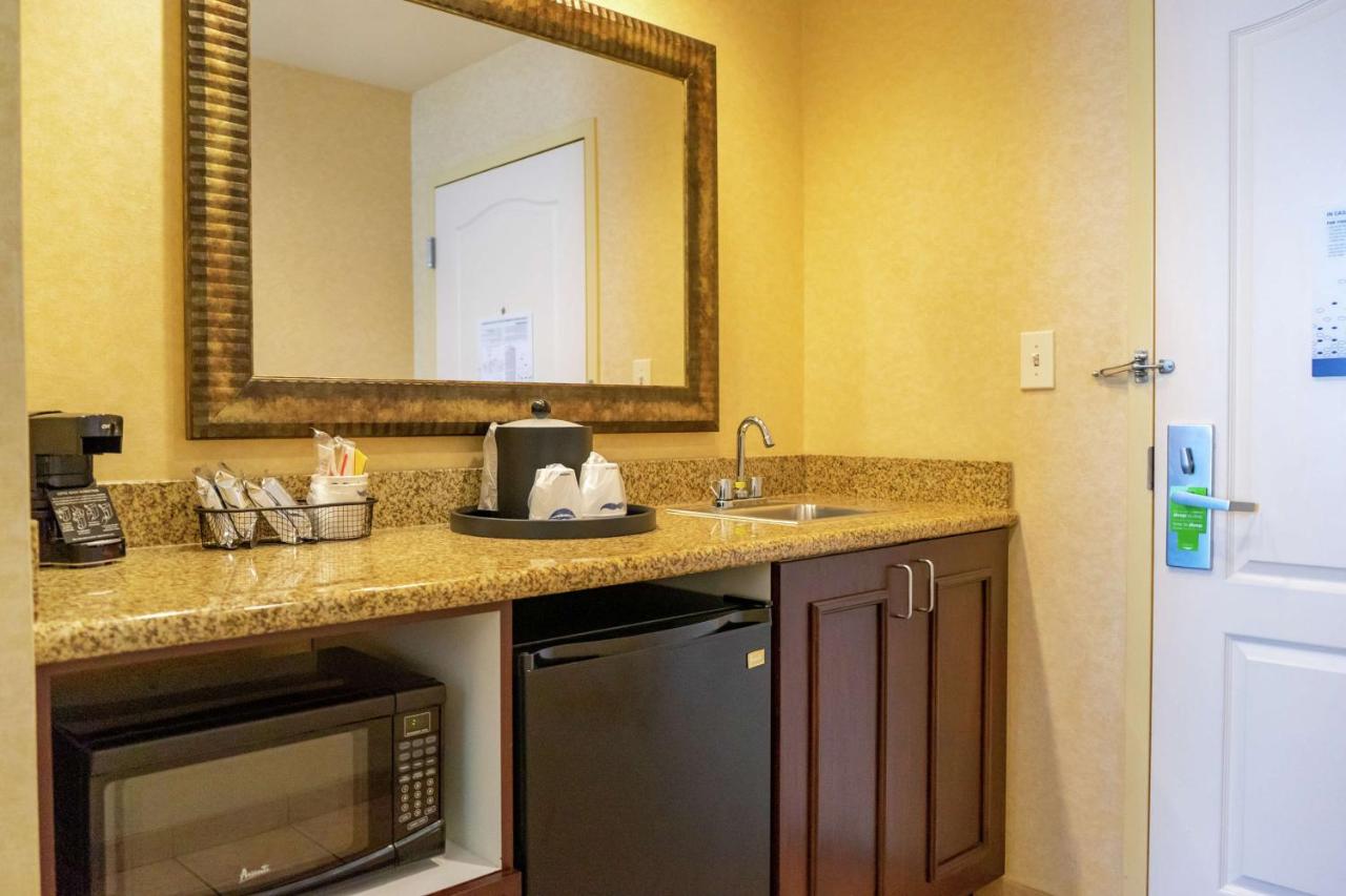 King Suite at Hampton Inn Roanoke Rapids, NC