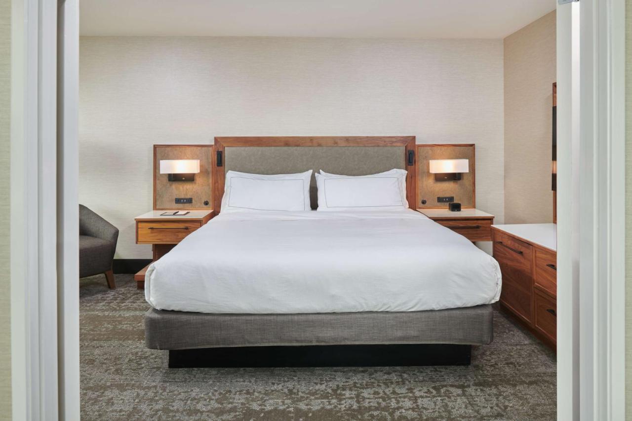 One-Bedroom King Suite with Jetted Tub at DoubleTree by Hilton Fullerton