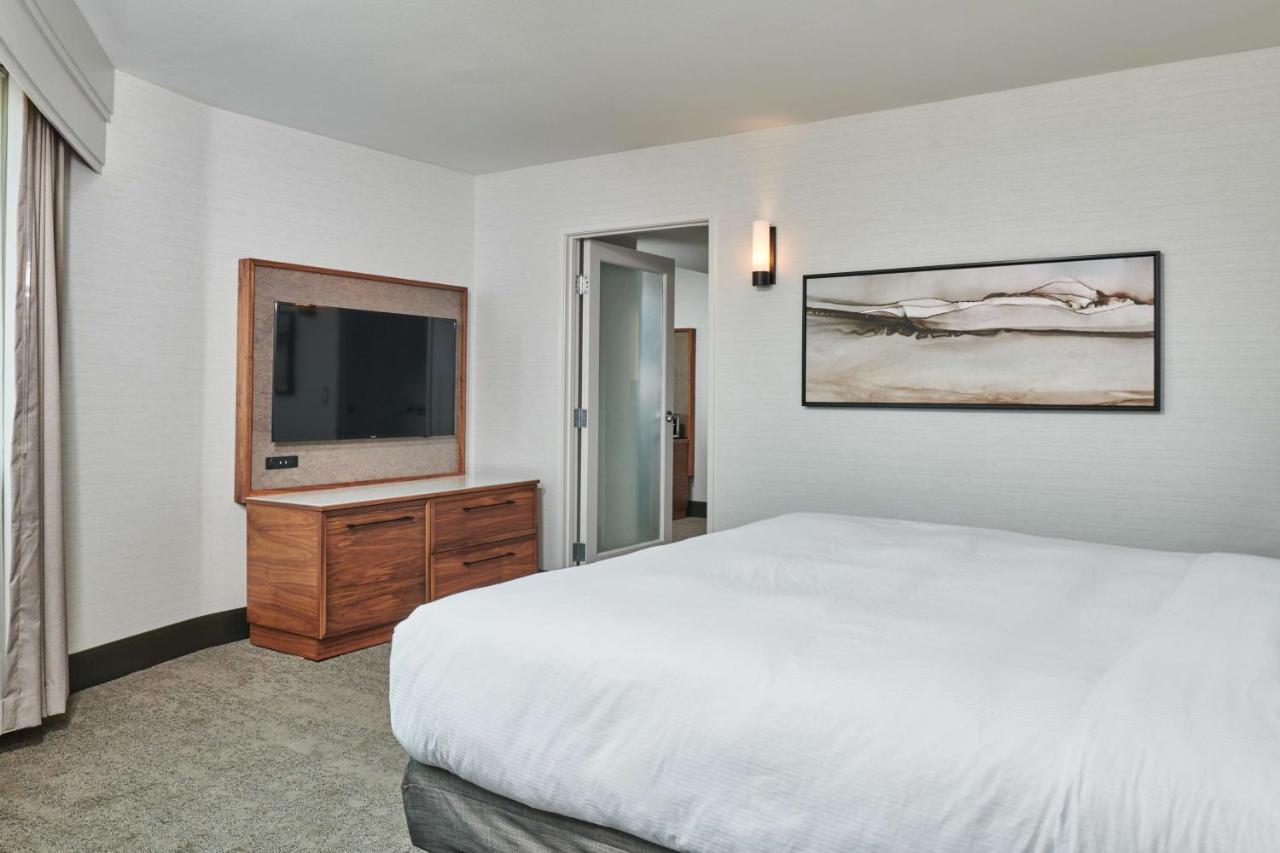 King Suite with Balcony at DoubleTree by Hilton Fullerton