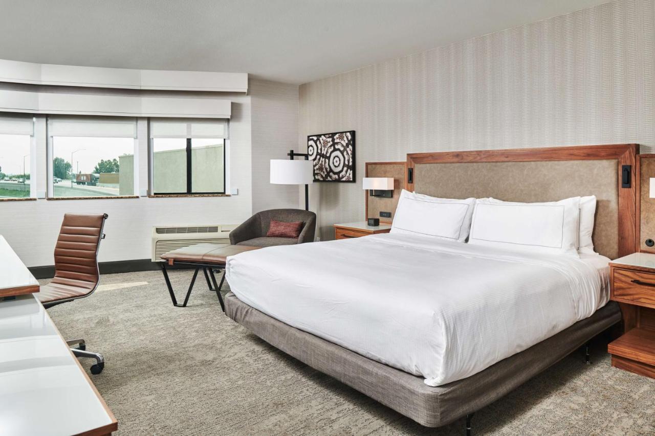 King Room - Mobility/Hearing Accessible at DoubleTree by Hilton Fullerton