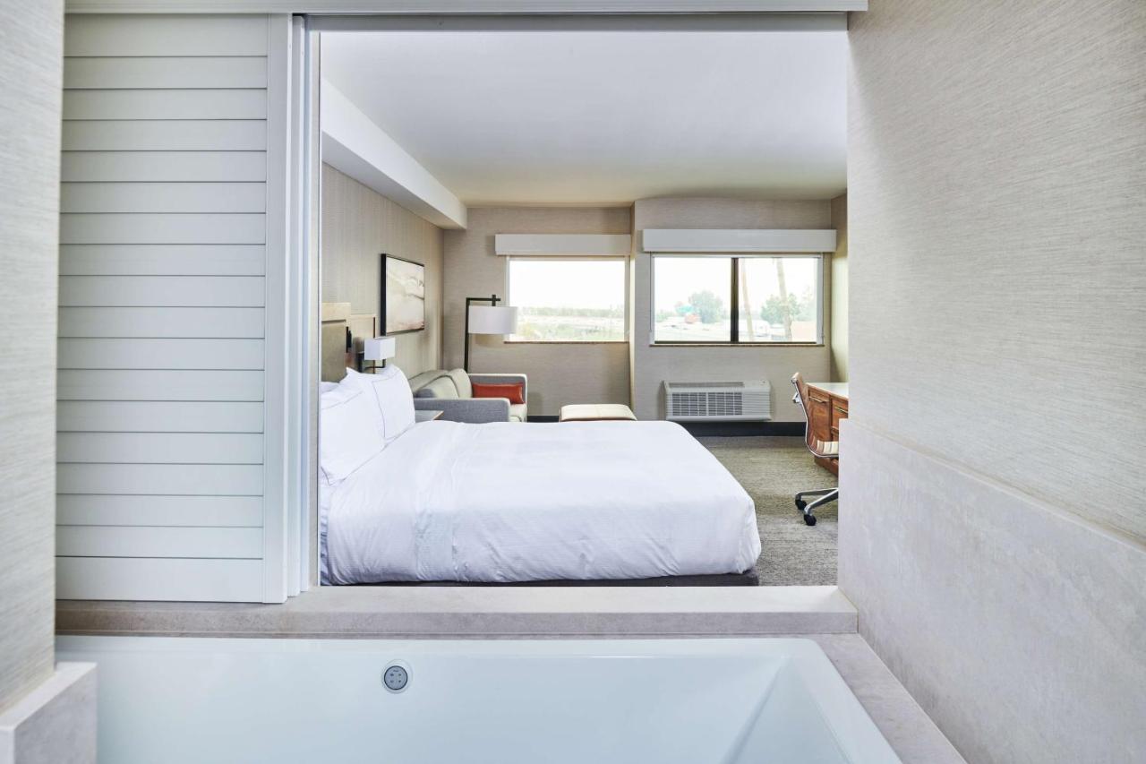 King Room with Jetted Tub at DoubleTree by Hilton Fullerton