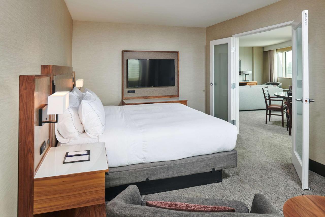 One-Bedroom King Suite with Jetted Tub at DoubleTree by Hilton Fullerton