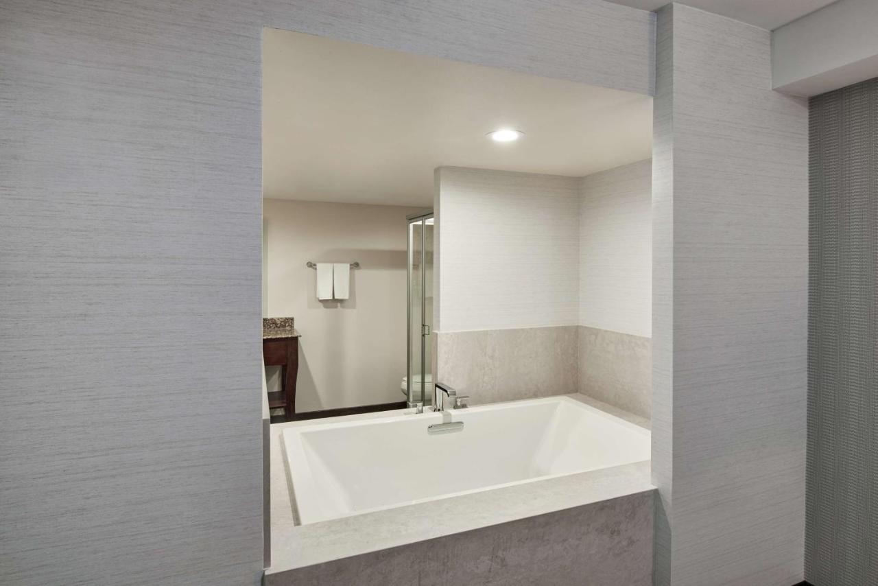 King Room with Jetted Tub at DoubleTree by Hilton Fullerton