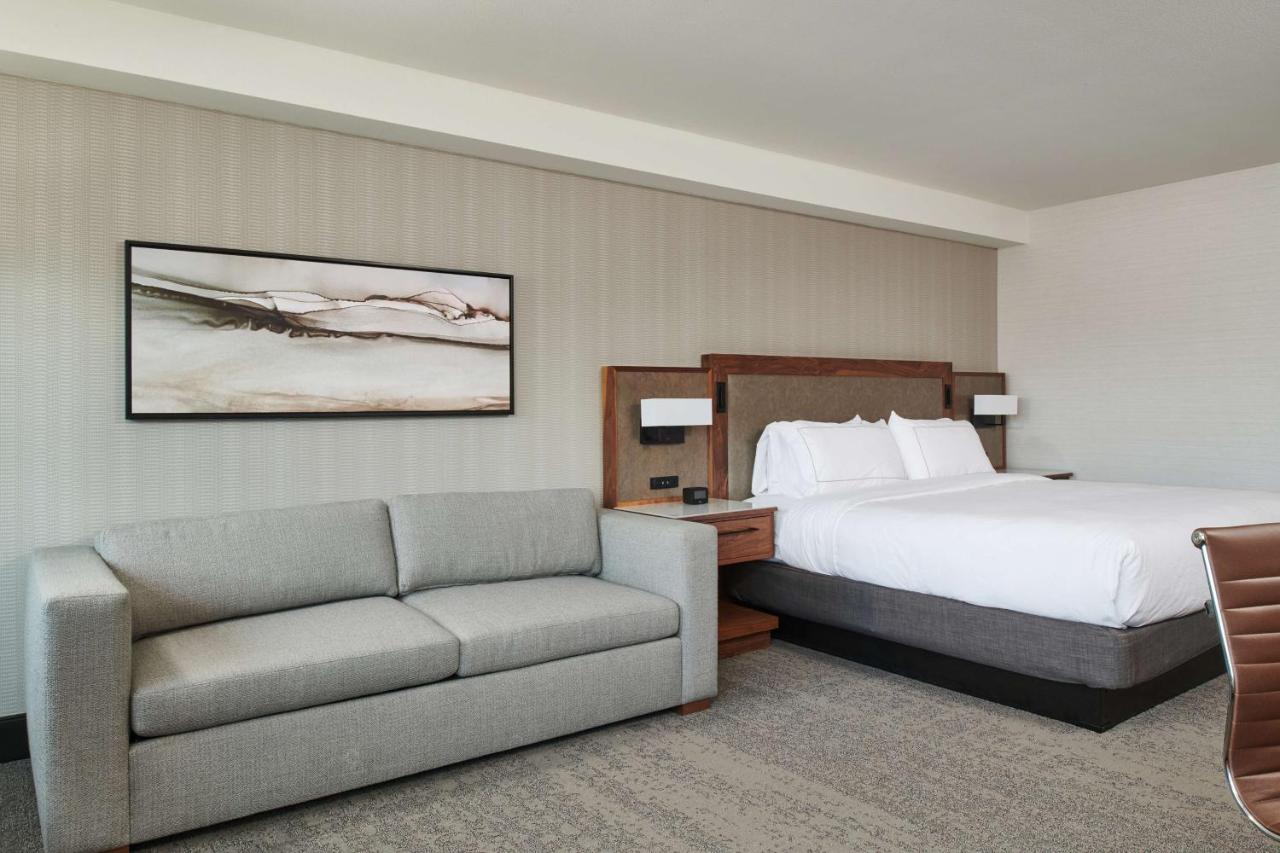 King Room at DoubleTree by Hilton Fullerton