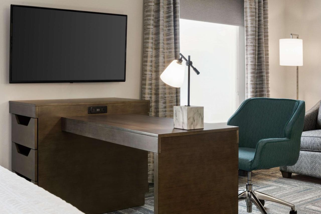 King Room Studio Suite with Sofabed at Hampton Inn & Suites Salisbury/Fruitland