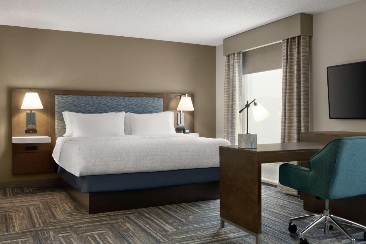 King Room Studio Suite with Sofabed at Hampton Inn & Suites Salisbury/Fruitland