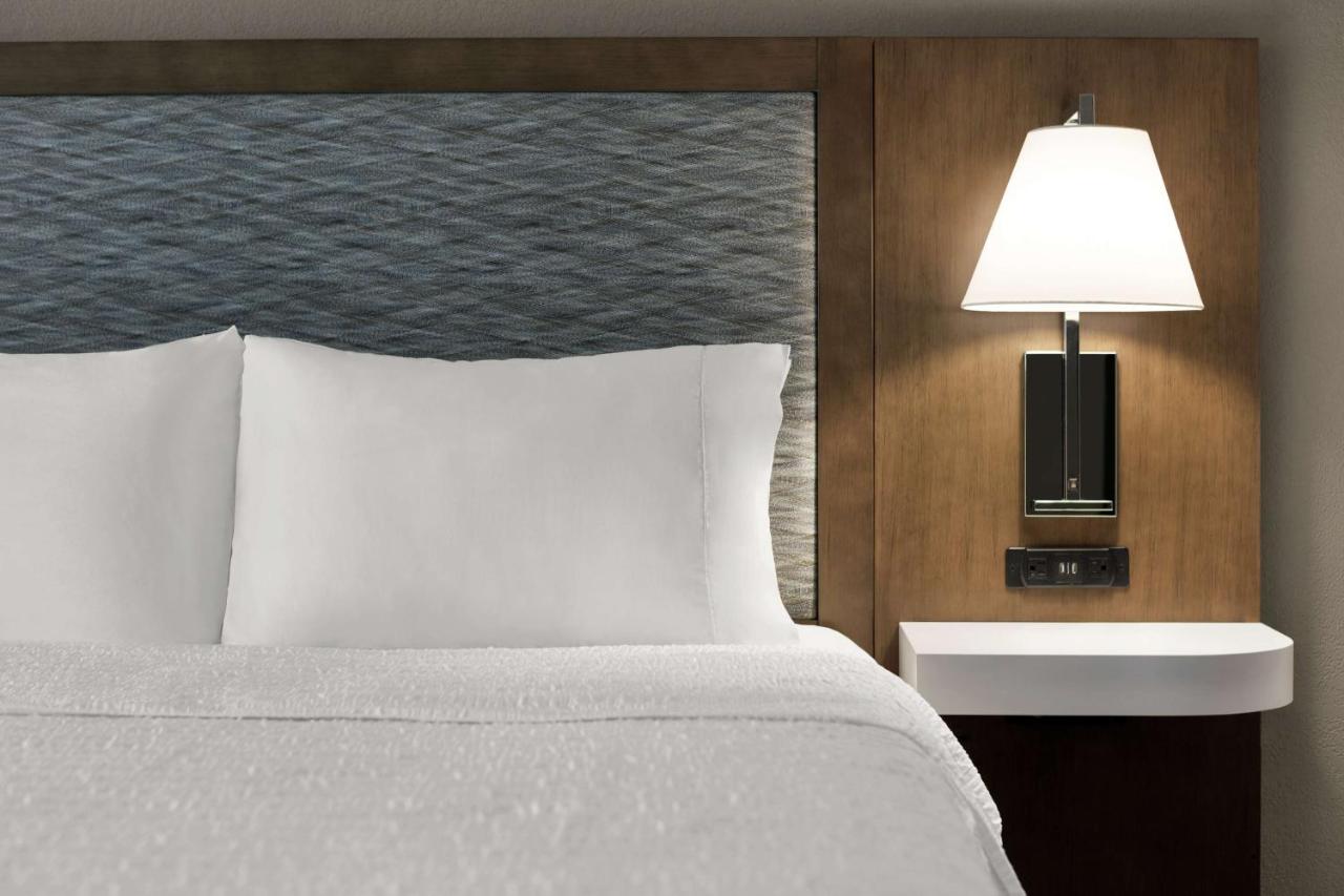 King Room at Hampton Inn & Suites Salisbury/Fruitland