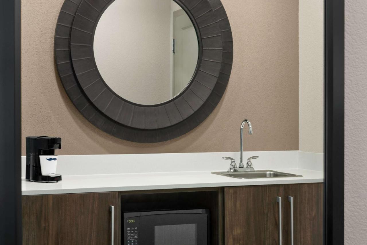 King Room Studio Suite with Sofabed at Hampton Inn & Suites Salisbury/Fruitland