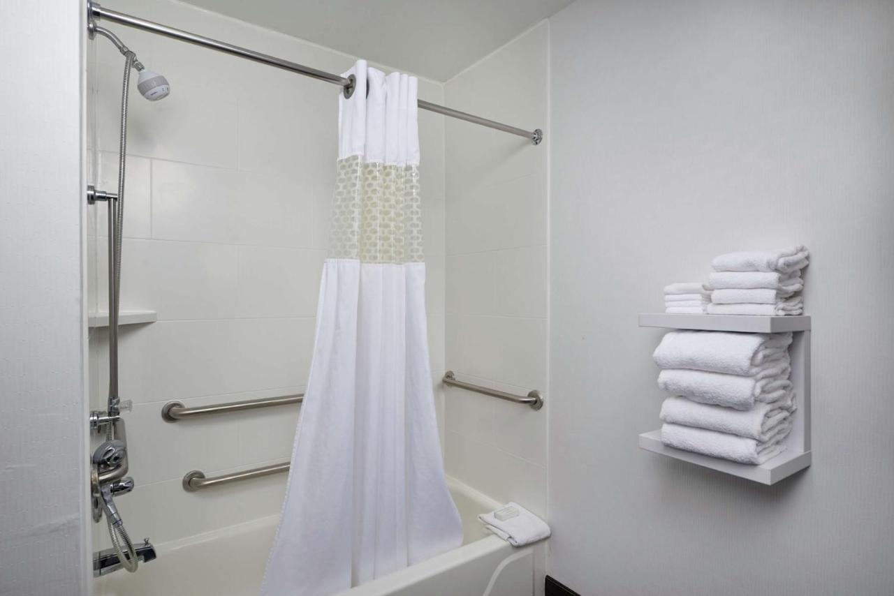 King Room - Disability Access at Hampton Inn Shelbyville