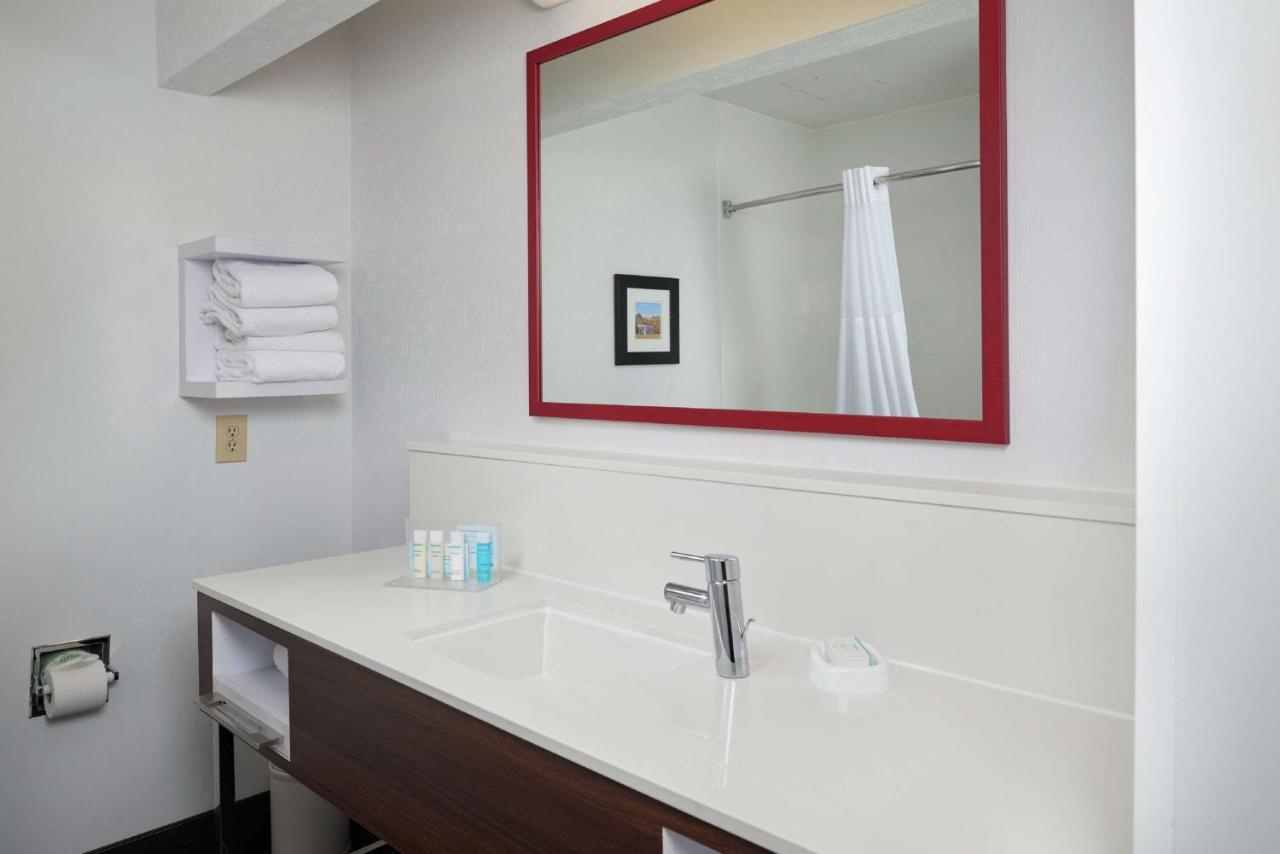 King Room with Sofa Bed at Hampton Inn Shelbyville