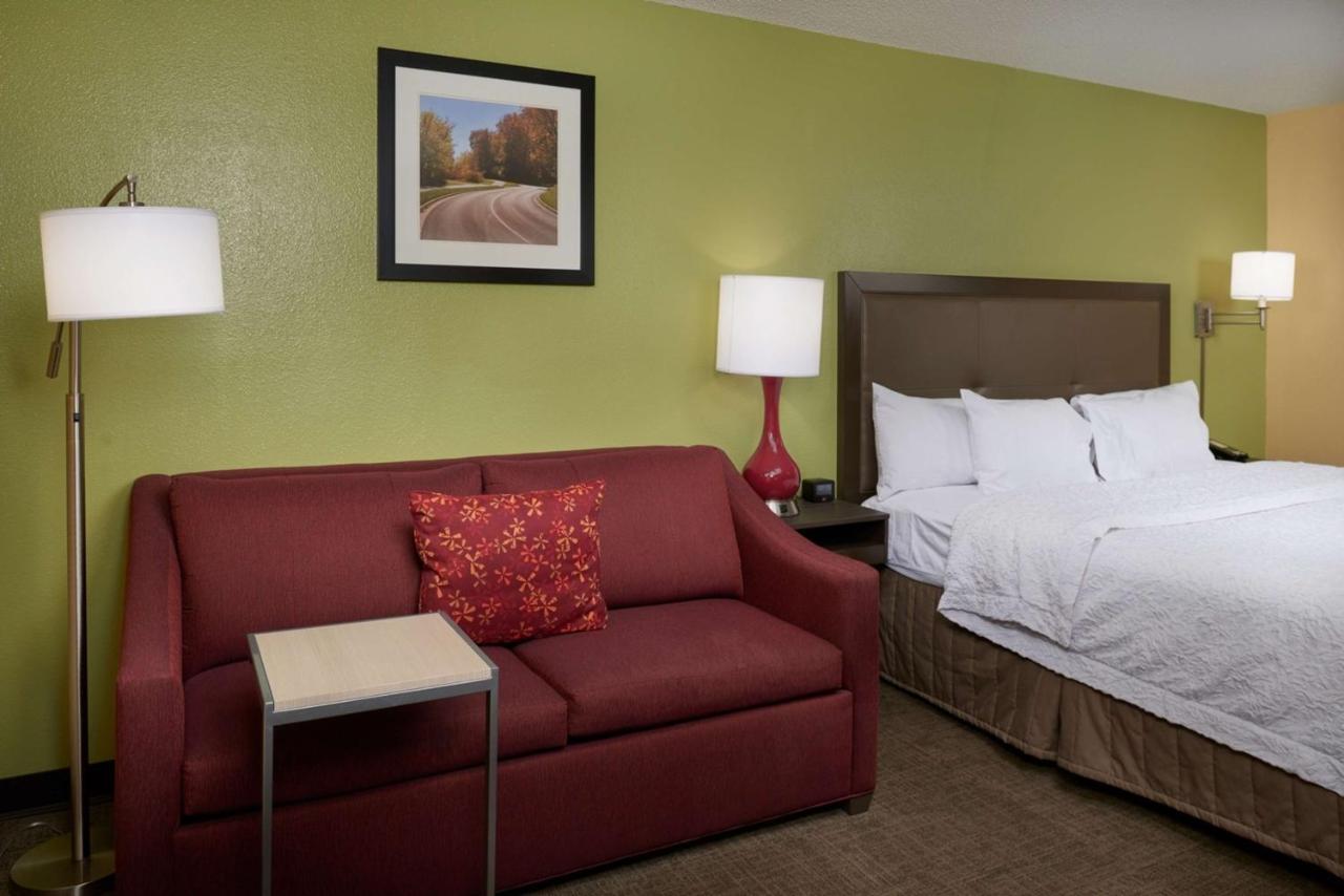 King Room with Sofa Bed at Hampton Inn Shelbyville