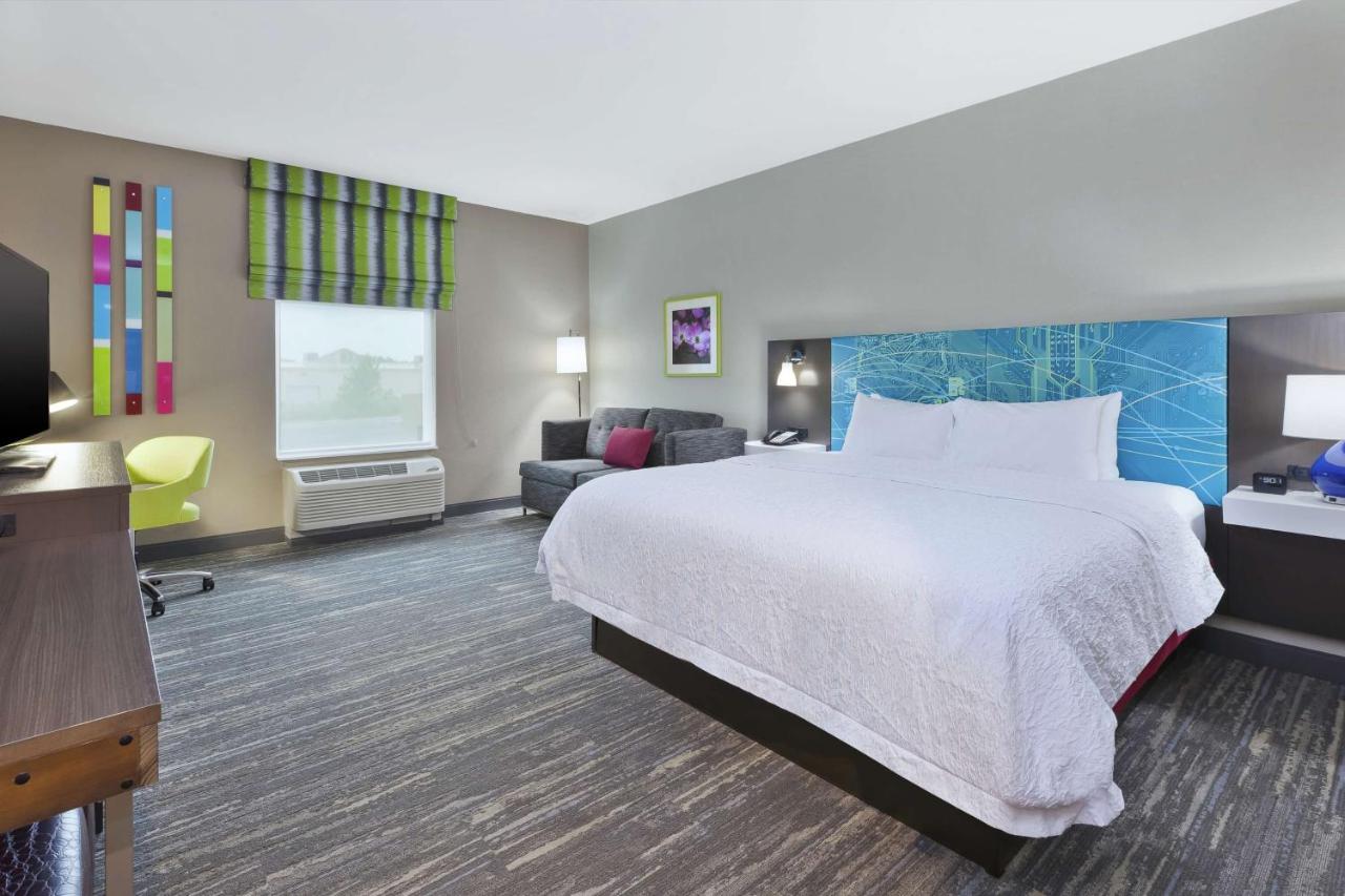 King Room with Sofa Bed at Hampton Inn Sedalia