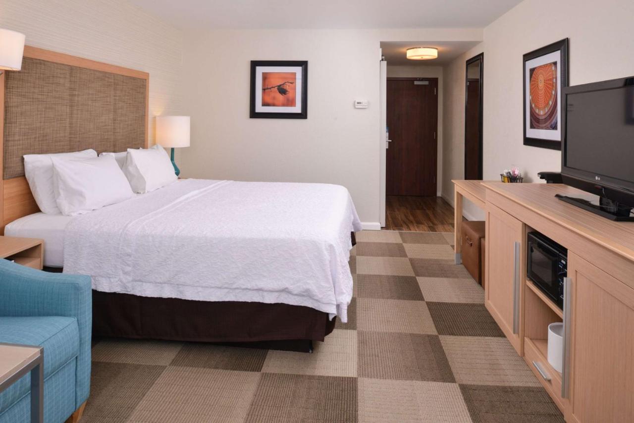 King Room with Shower - Non-Smoking at Hampton Inn Tulsa-Sand Springs