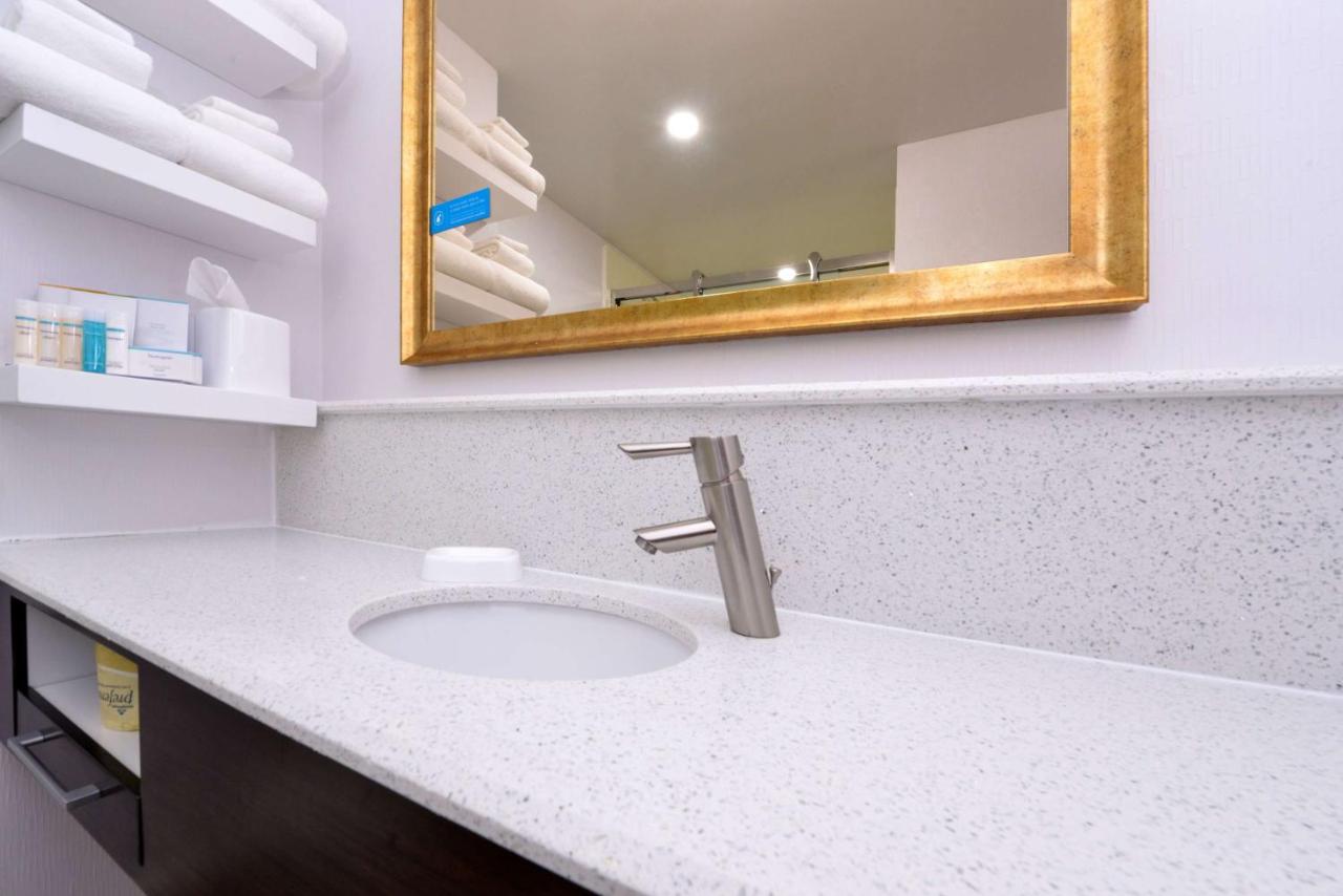 King Room with Shower - Non-Smoking at Hampton Inn Tulsa-Sand Springs