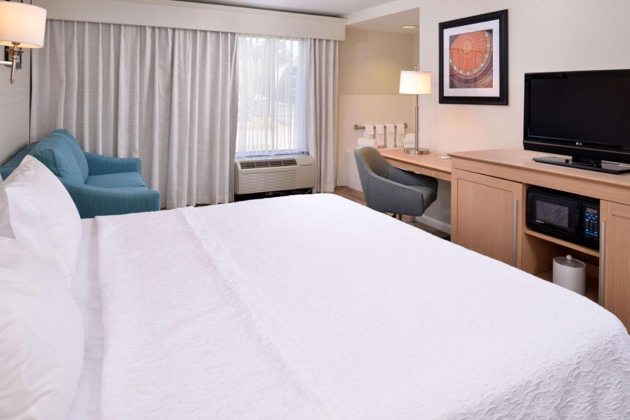 King Room with Spa Bath at Hampton Inn Tulsa-Sand Springs