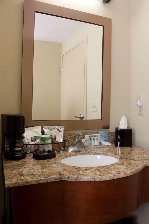 Queen Room at Hampton Inn Burlington