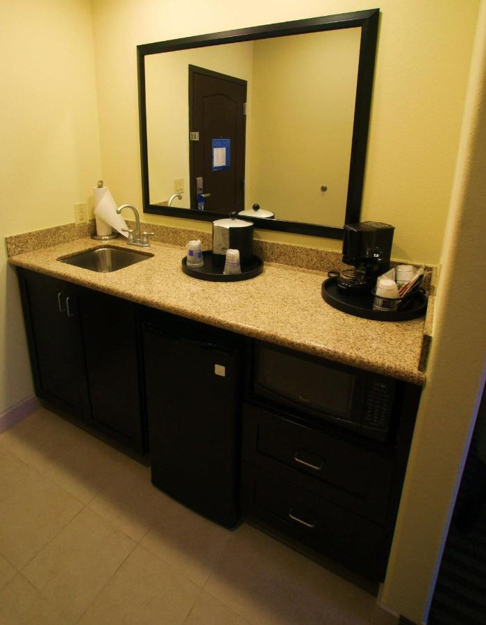 King Studio at Hampton Inn & Suites St. Louis/South I-55