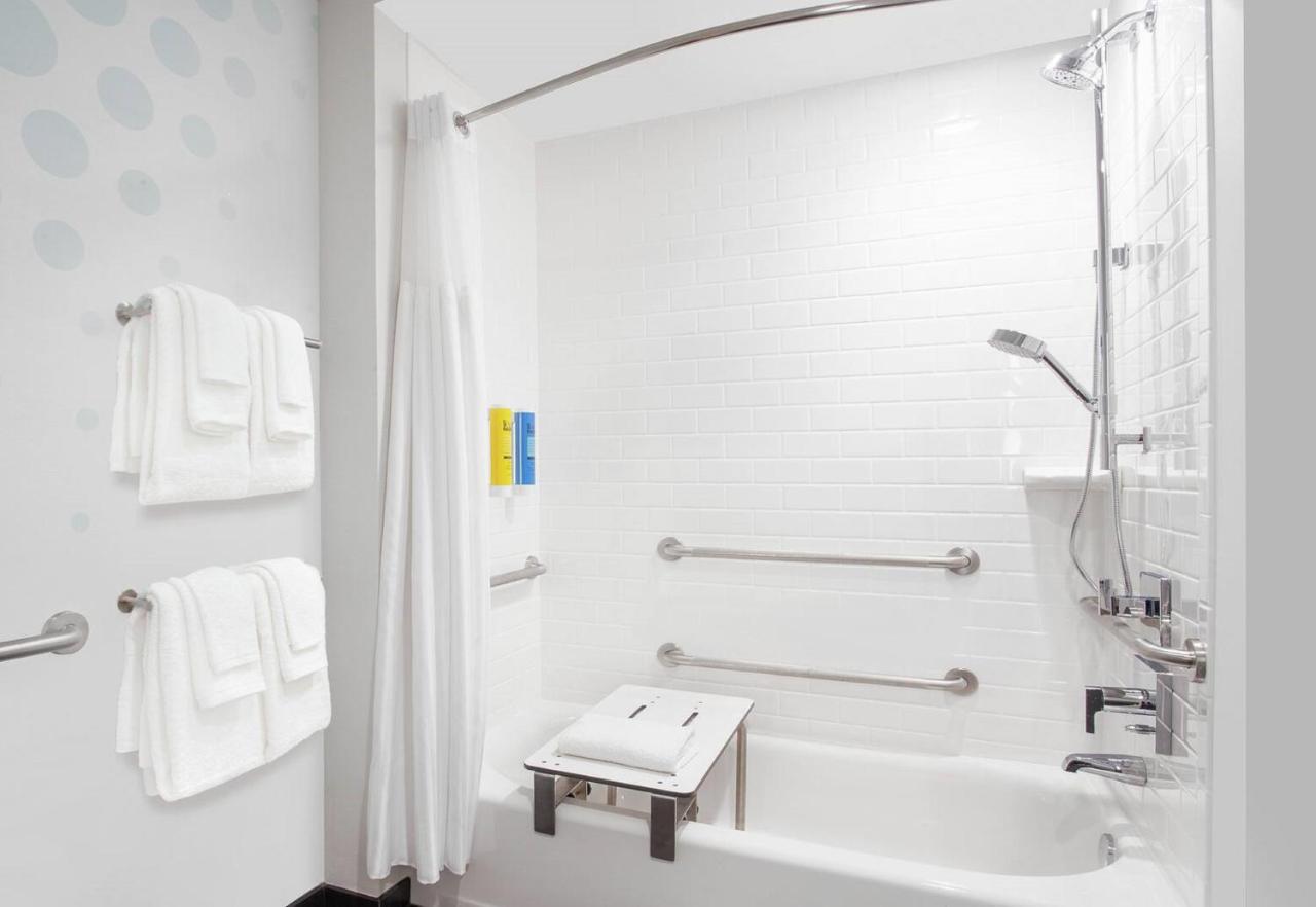 Queen Room with Two Queen Beds - Mobility Accessible with Tub at Tru By Hilton Spokane Valley, WA