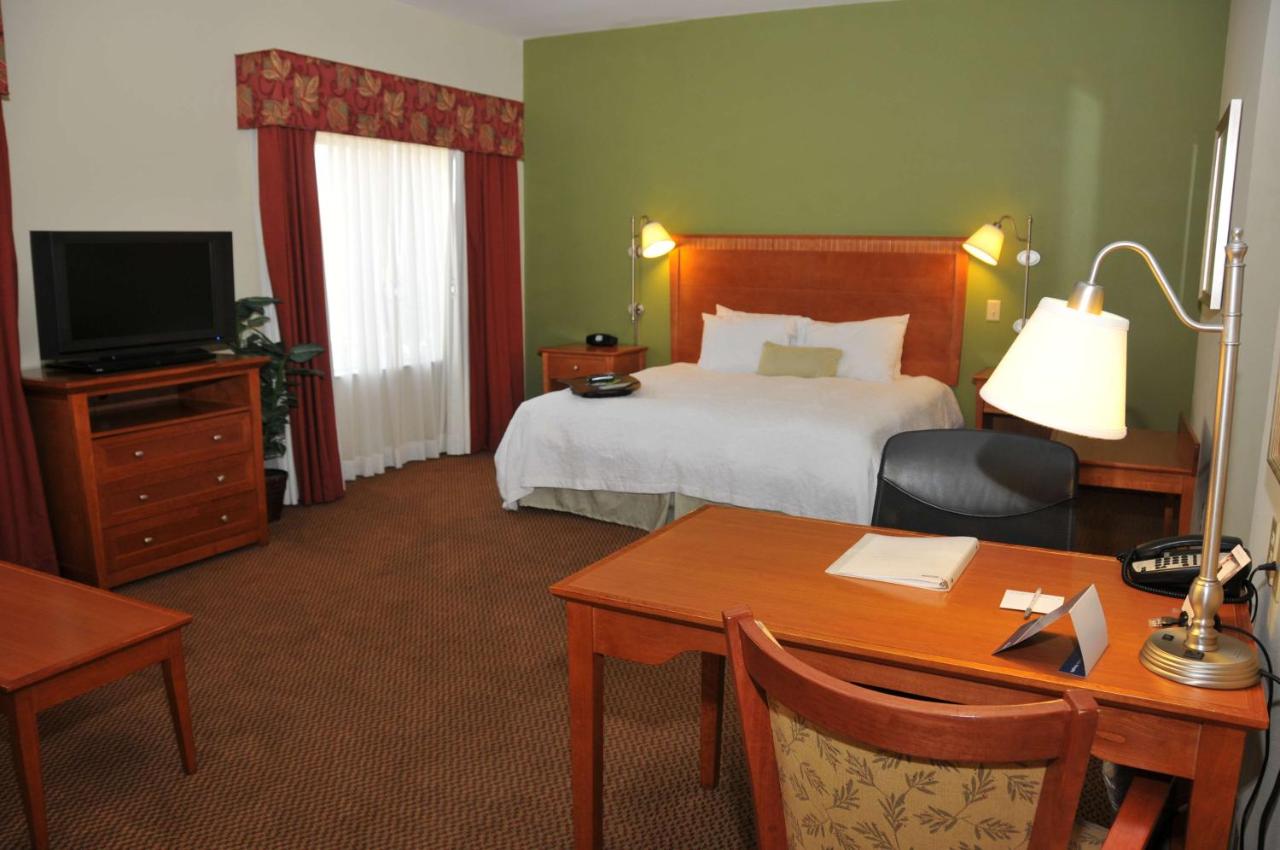 King Room - Non-Smoking at Hampton Inn Clinton