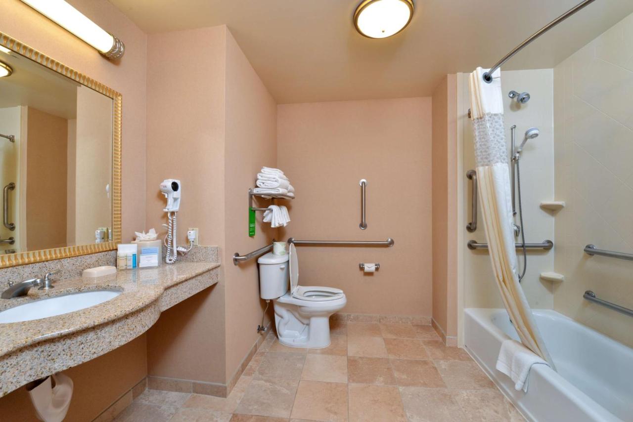 King Room - Disability Access at Hampton Inn & Suites Tacoma