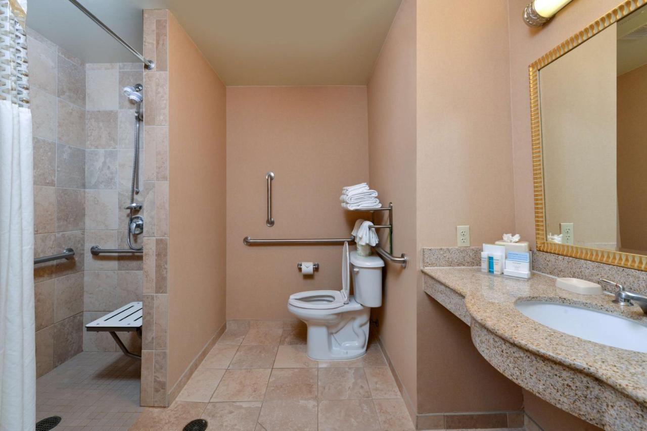 Queen Room with Two Queen Beds - Disability Access at Hampton Inn & Suites Tacoma