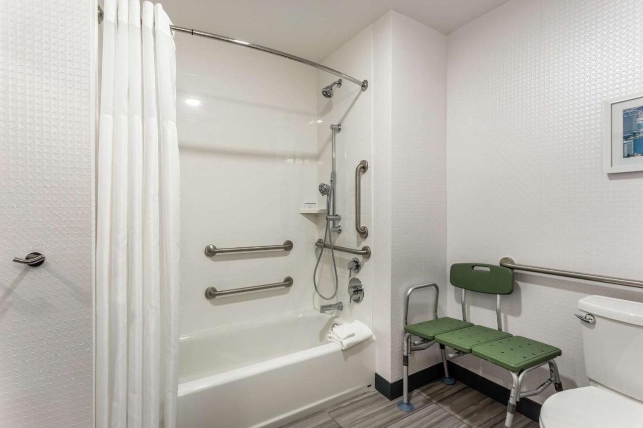Queen Room with Two Queen Beds and City View - Mobility Accessible at Hampton Inn Oakland Downtown-City Center