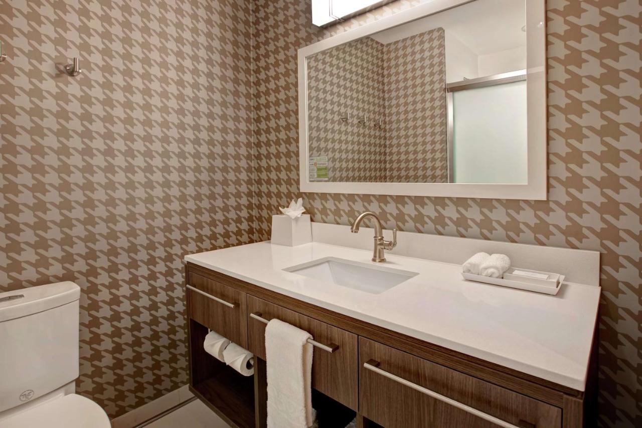 Queen Suite - Non-Smoking at Home2 Suites By Hilton Charlotte Uptown