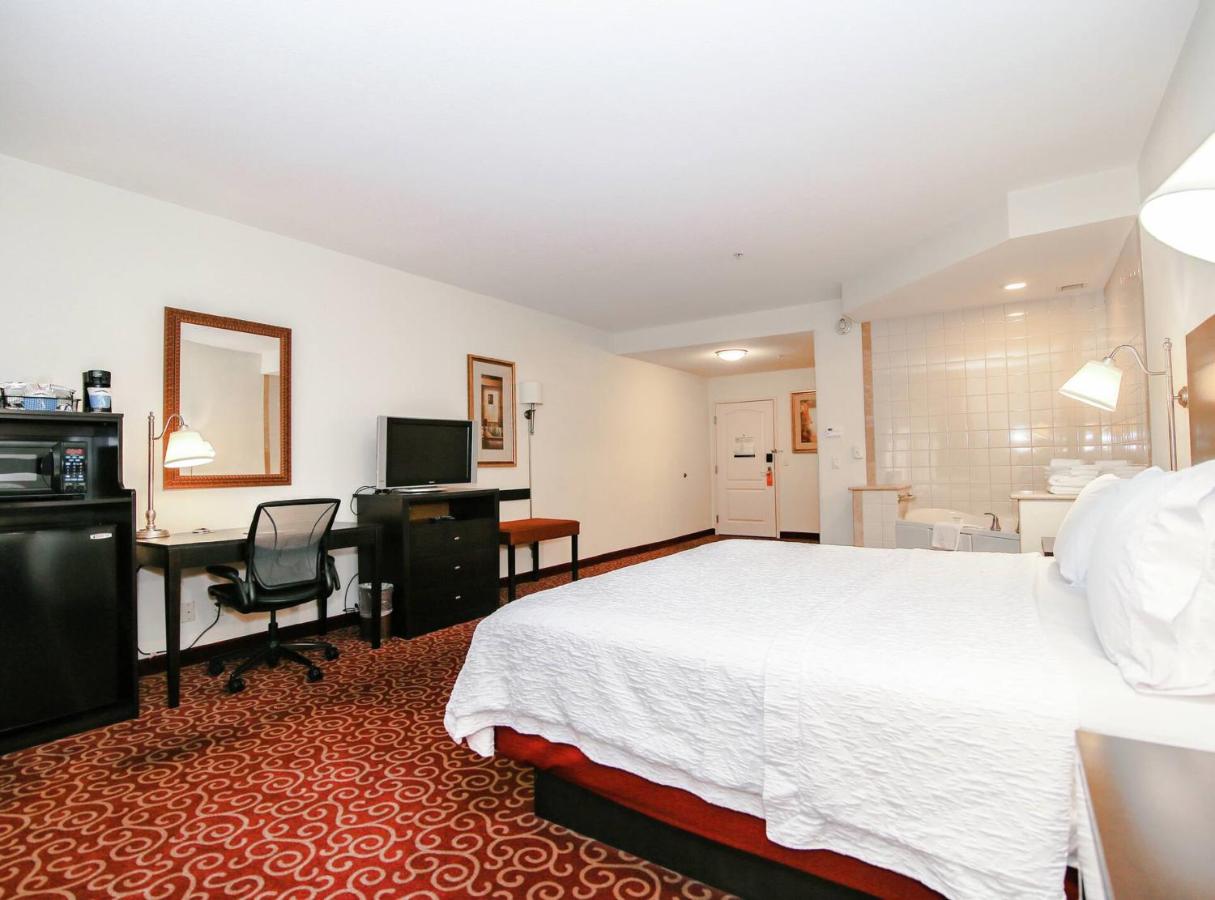 King Studio with Whirlpool at Hampton Inn Kingston