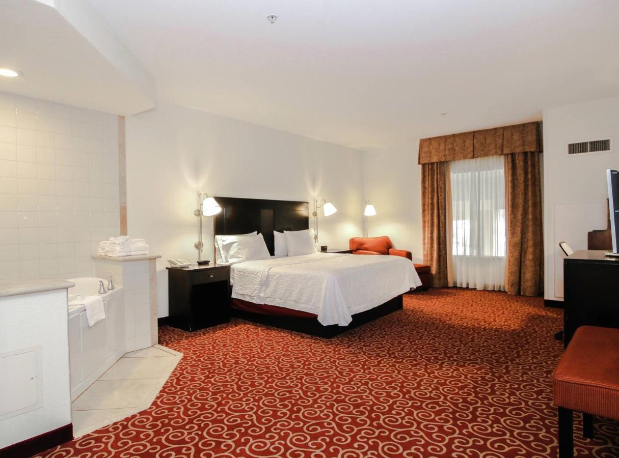 King Studio with Whirlpool at Hampton Inn Kingston