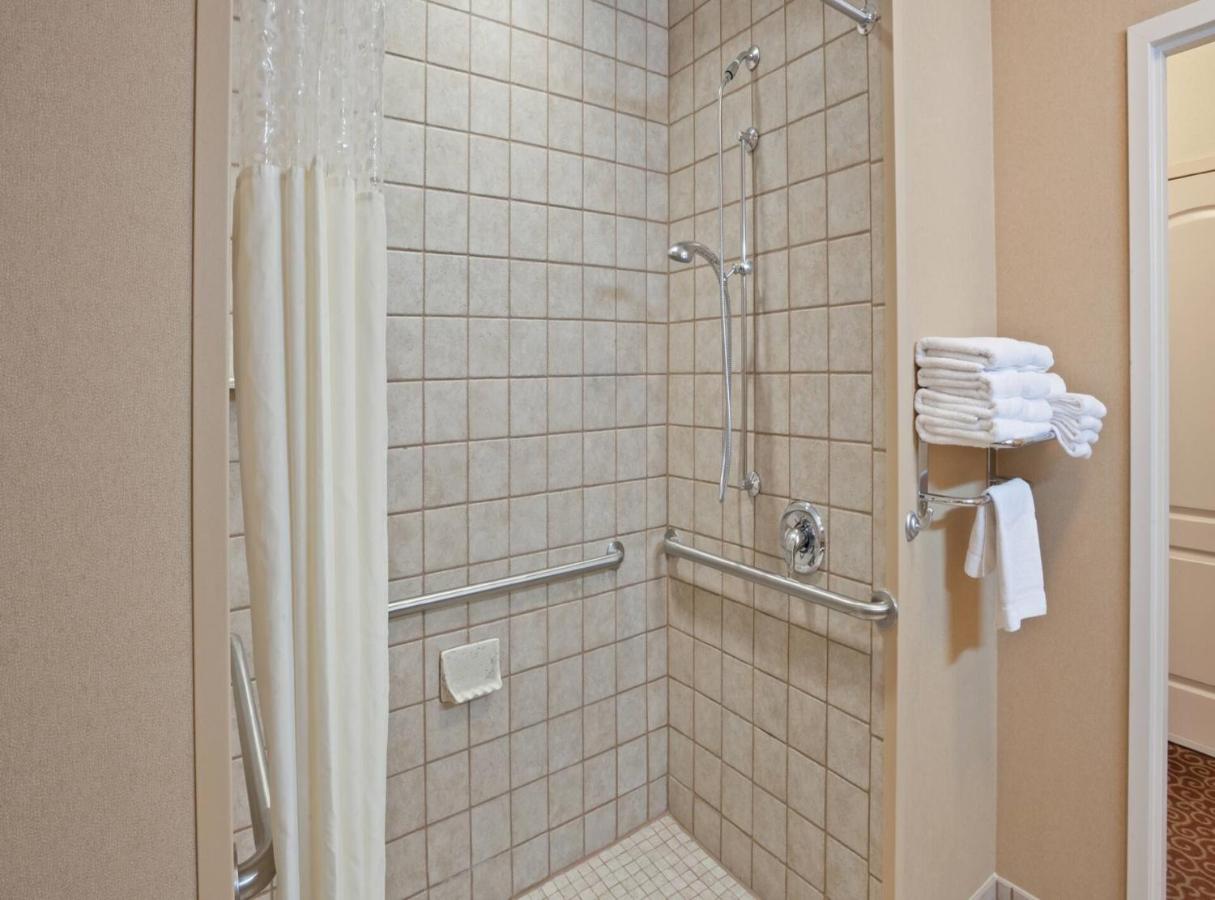 King Accessible Room - Non-Smoking at Hampton Inn Kingston