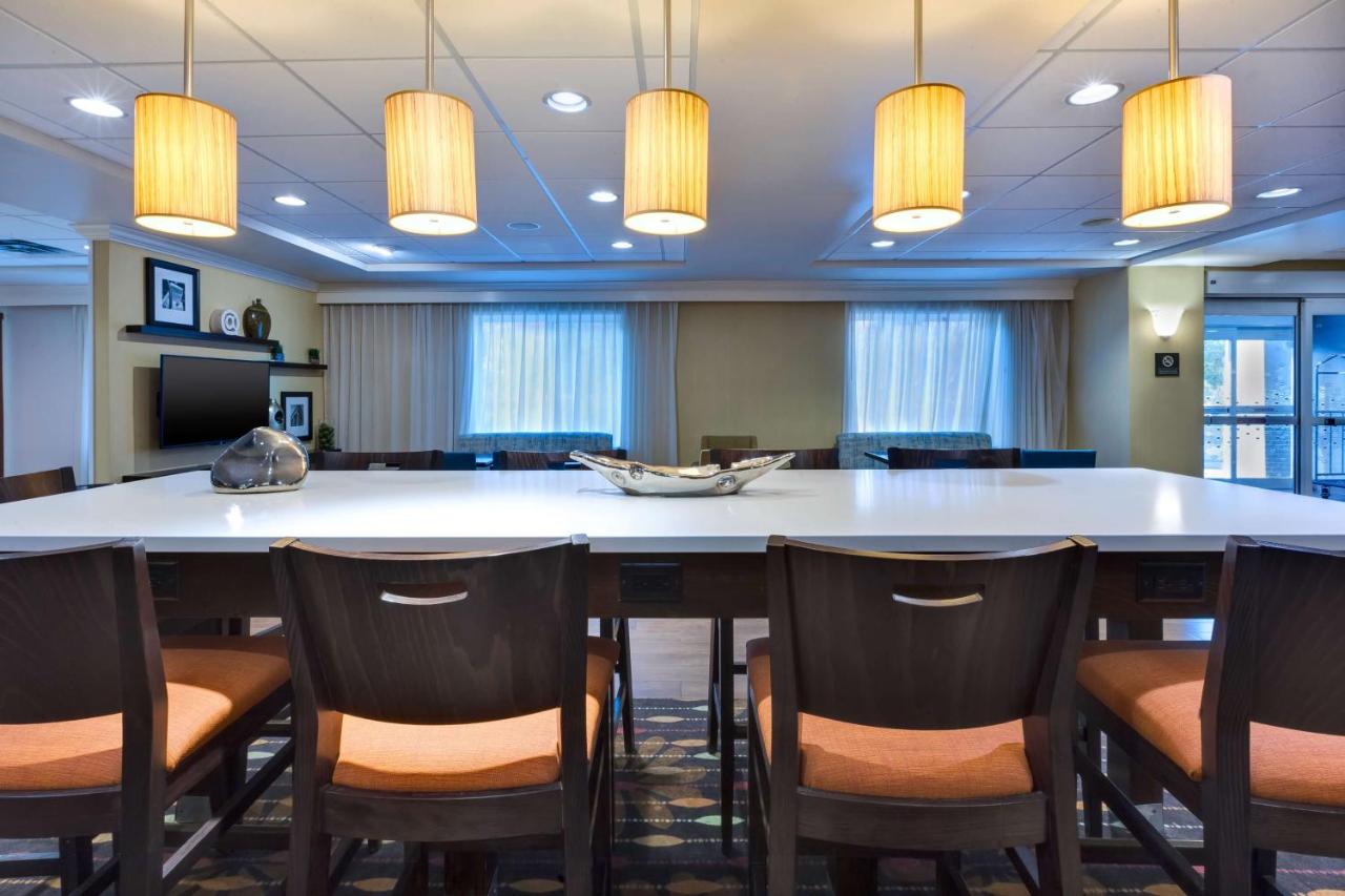 | Hampton Inn Waterbury