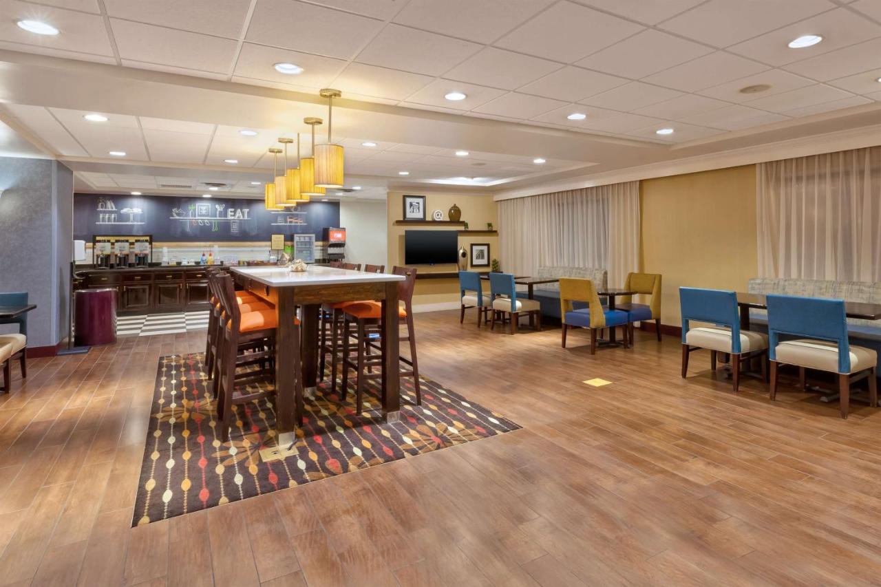 | Hampton Inn Waterbury