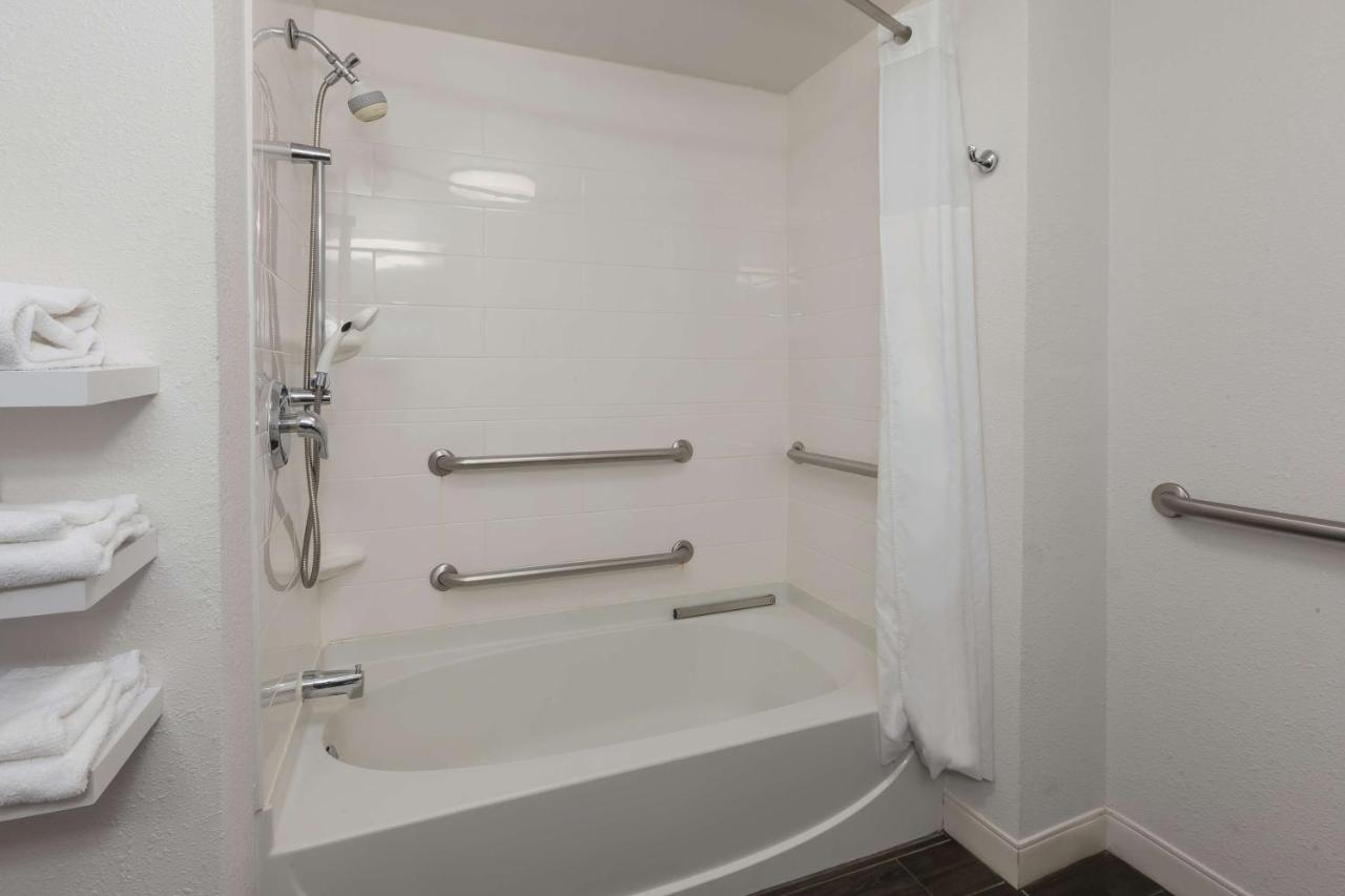 | Hampton Inn Waterbury