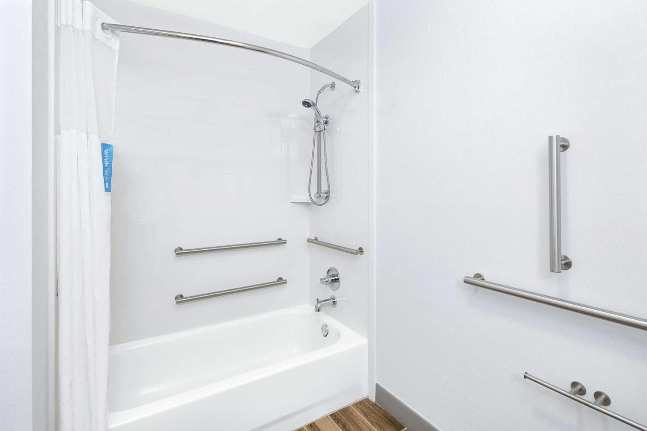 Double Room - Disability Access Hearing Accessible - Non-Smoking at Hampton Inn Thomasville