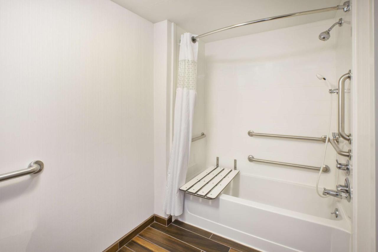 King Room with Tub - Disability Access at Hampton Inn Gaylord