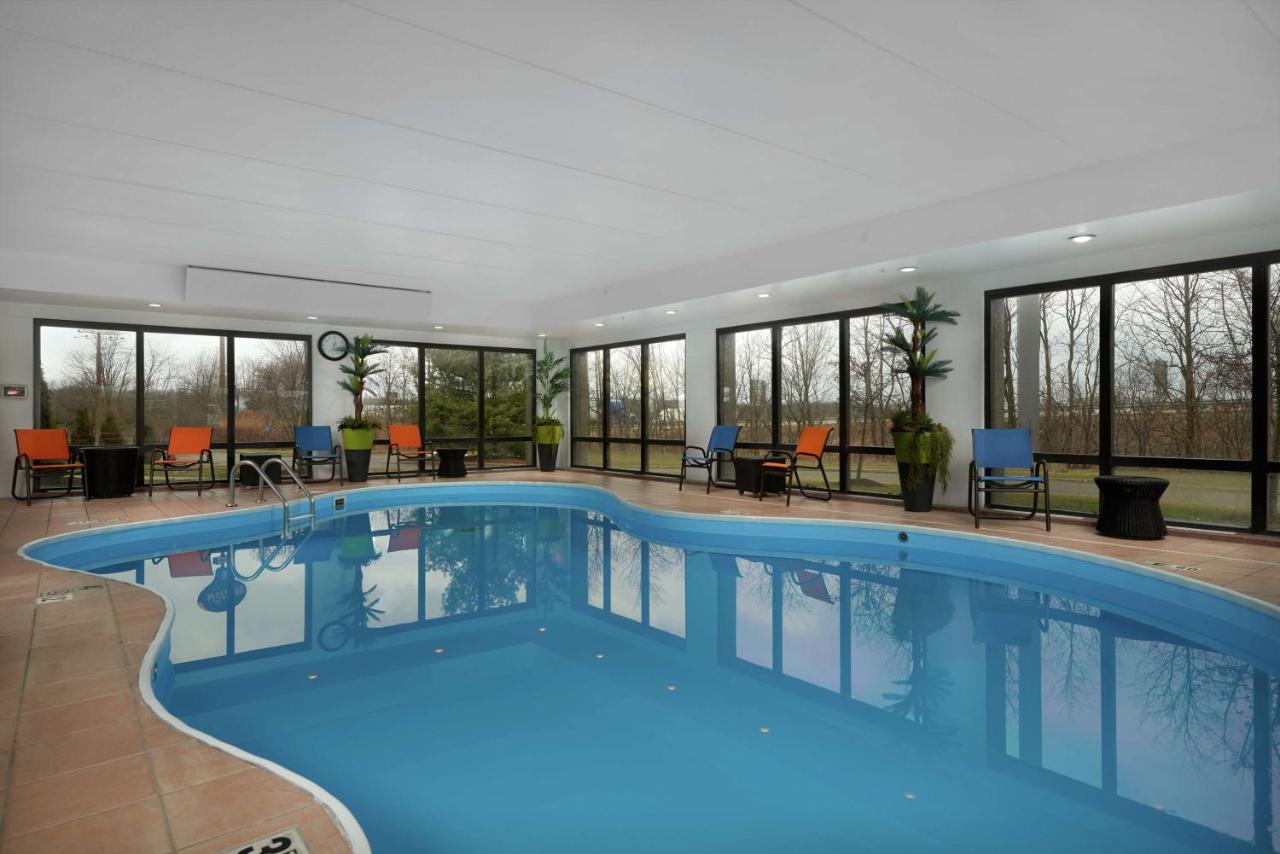 | Hampton Inn Youngstown West