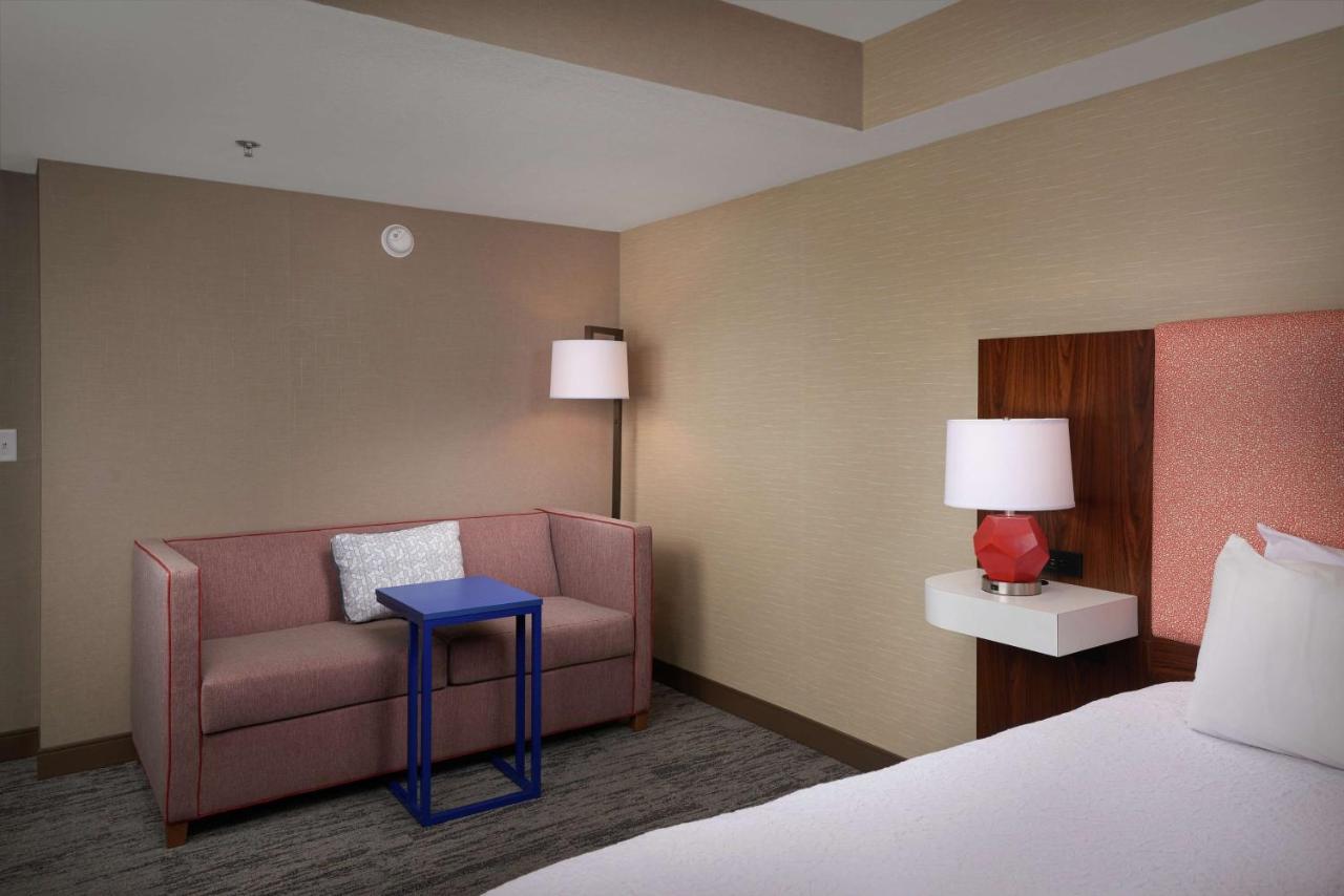 | Hampton Inn Youngstown West