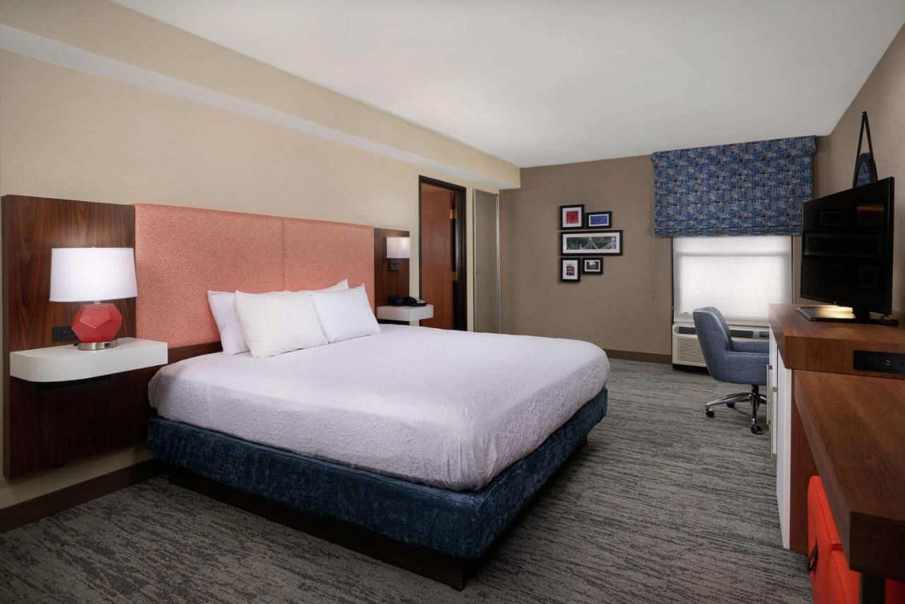 | Hampton Inn Youngstown West