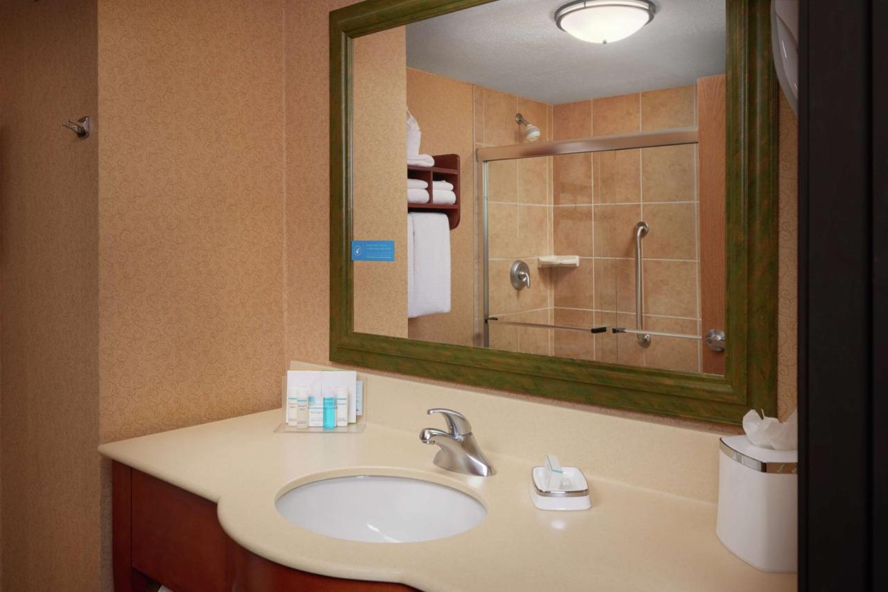| Hampton Inn Youngstown West