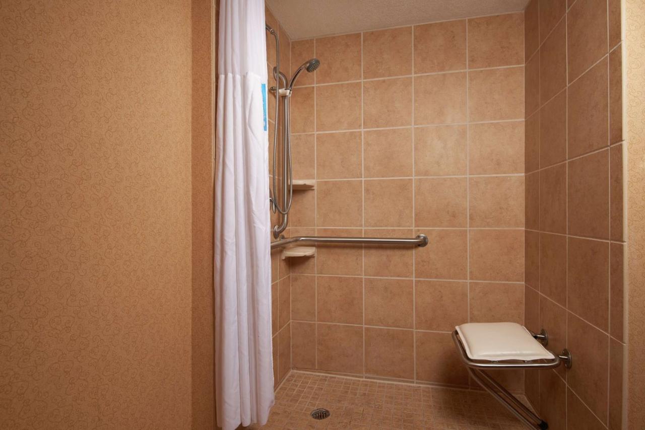 | Hampton Inn Youngstown West
