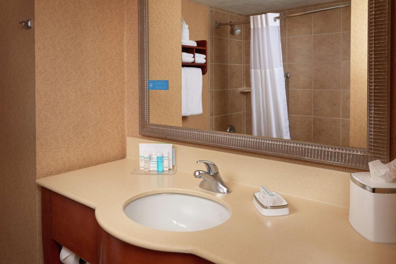 | Hampton Inn Youngstown West