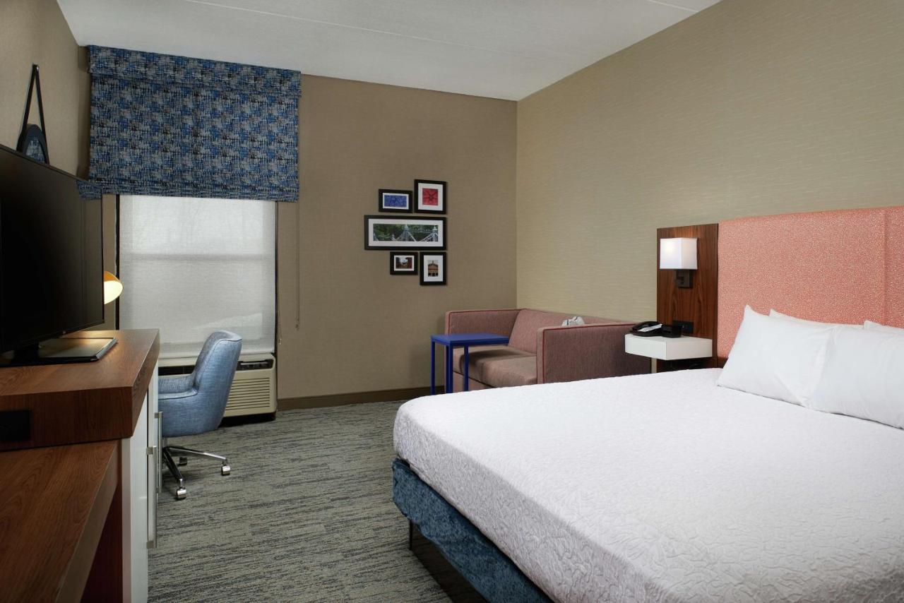 | Hampton Inn Youngstown West