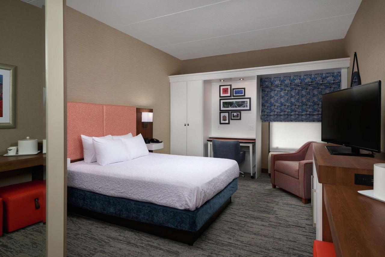 | Hampton Inn Youngstown West