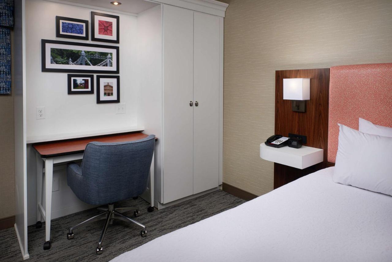 | Hampton Inn Youngstown West