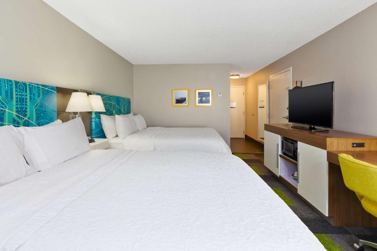 Double Room with Two Double Beds - Hearing Accessible at Hampton Inn Marysville