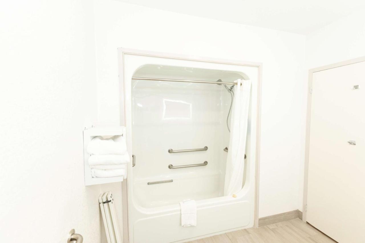 Queen Room with Two Queen Beds - Disability Access/Non-Smoking at Hampton Inn Kerrville