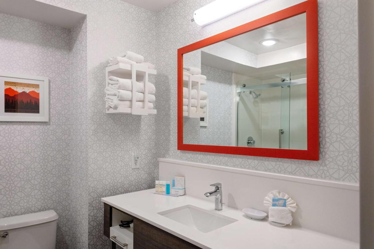 Queen Room with Two Queen Beds - Hearing Accessible at Hampton Inn Castle Rock