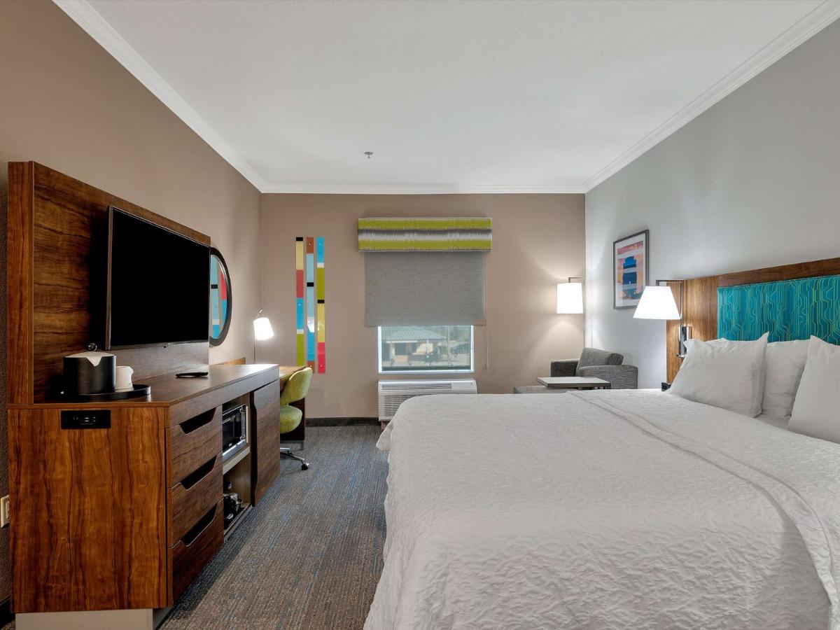 King Room at Hampton Inn & Suites Lufkin, TX